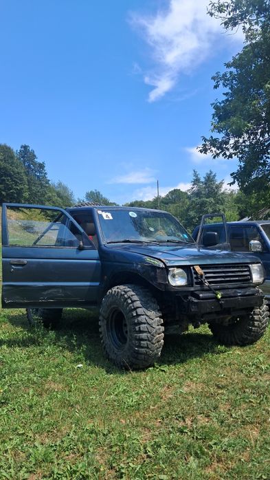 Vând mitsubishi pajero