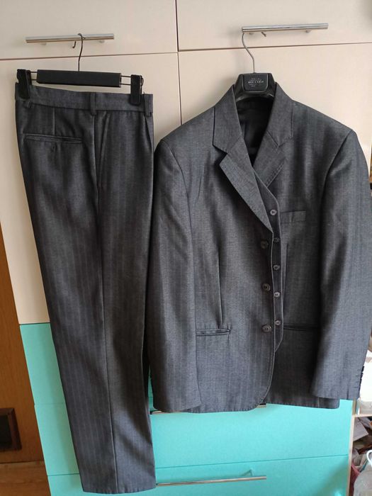 Костюм мужской тройка
