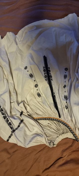 Vând ie originală de femeie din zona Padureni, jud. Hunedoara