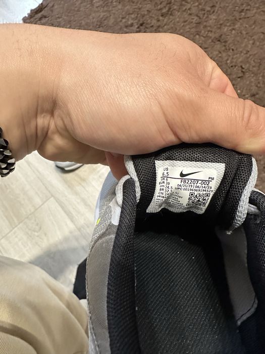 Adidasi Nike marimea 39