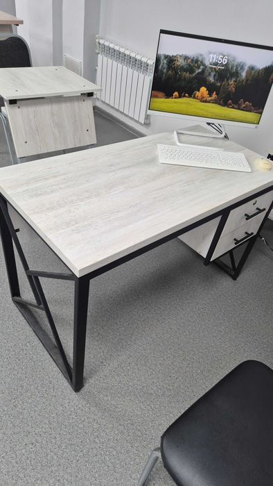 Продам офисный стол Loft 120×60×70 см