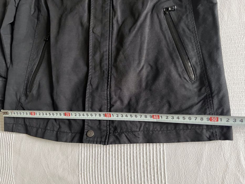 Продавам мъжко / юношеско яке на марката Victorinox