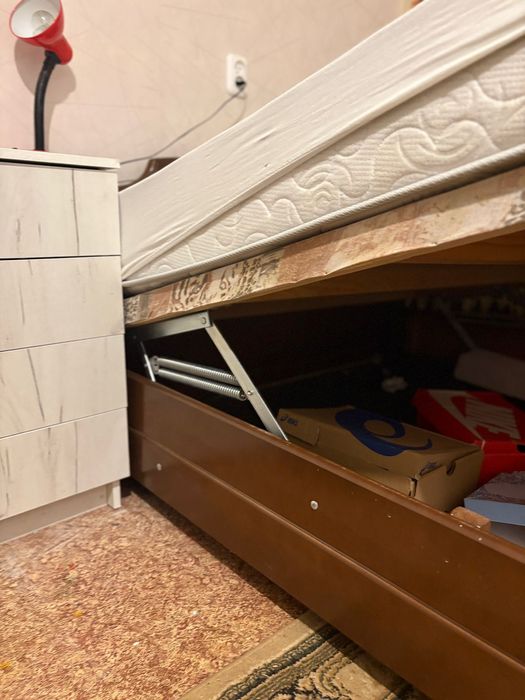 Продам кровать , полуторка