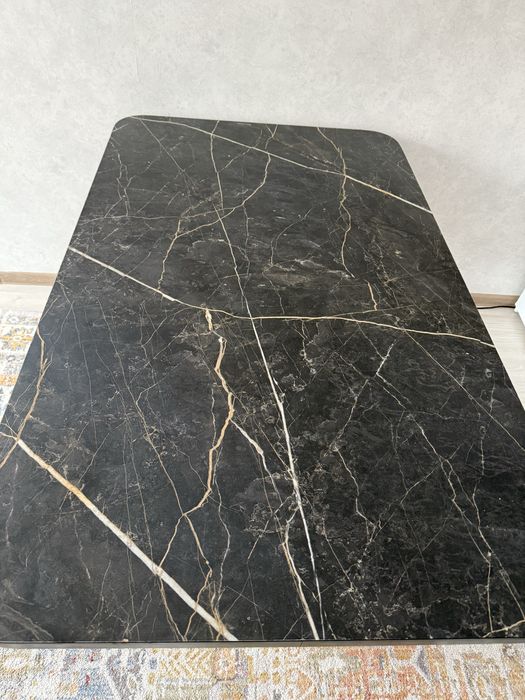 Срочно продается стол