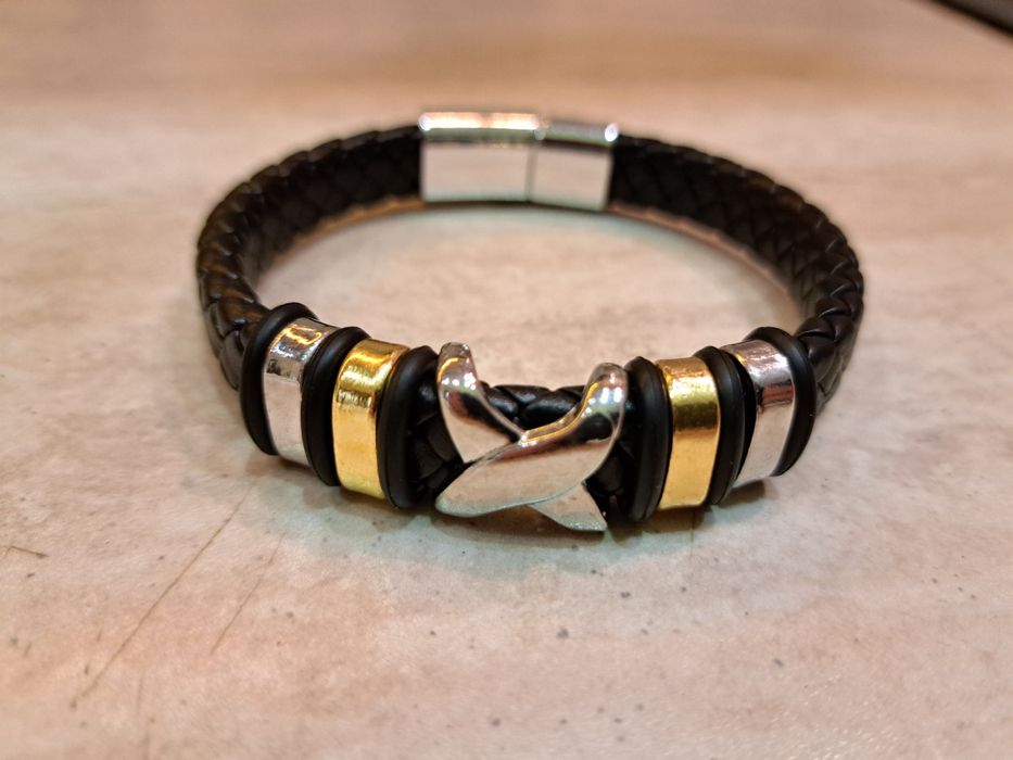 Уникална мъжка кожена гривна