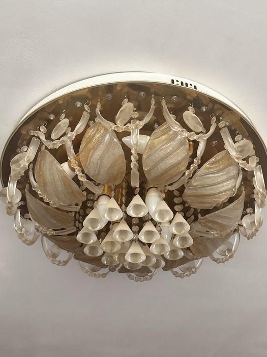 Люстра в зал или спальню