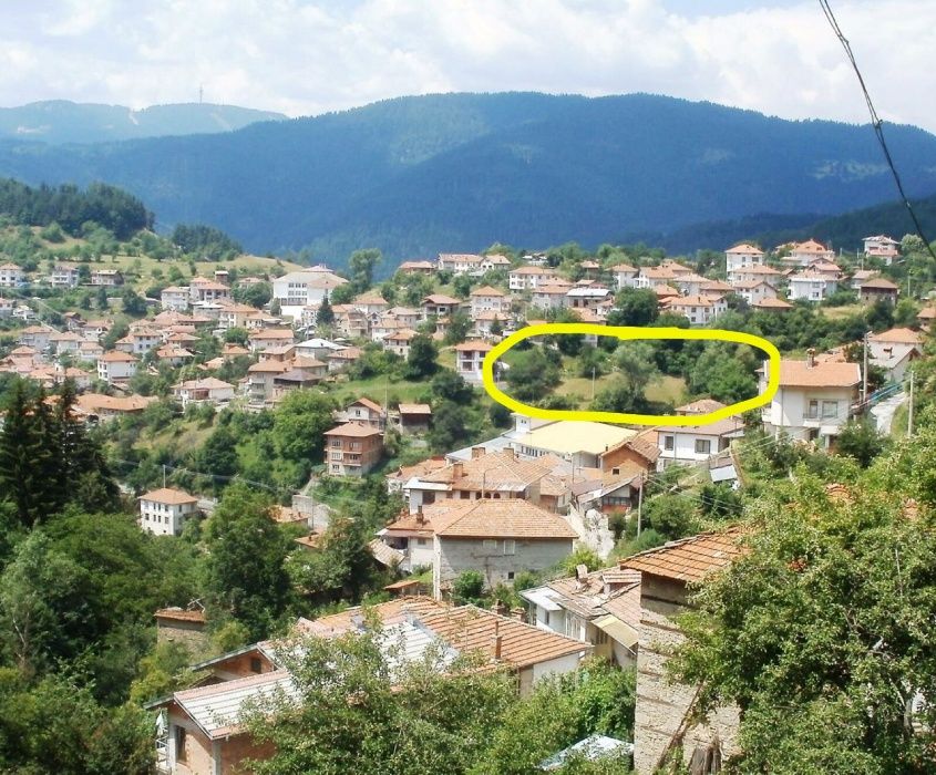 С. Момчиловци, обл. Смолян, 590 кв.м. В регулация