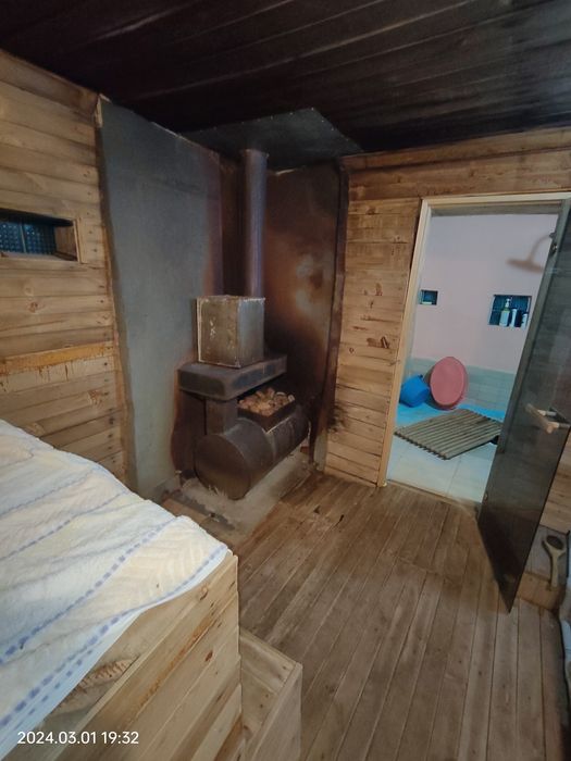 Продам два дома с гаражом.