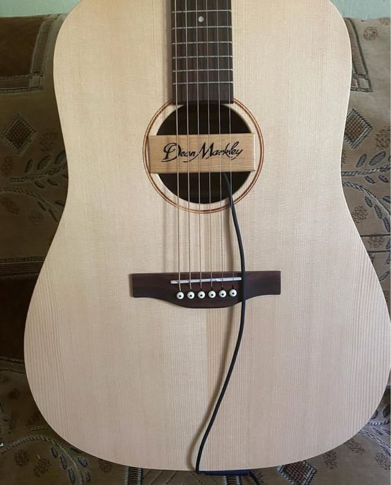 Акустическая полномассивная гитара Simon&Patrick + чехол