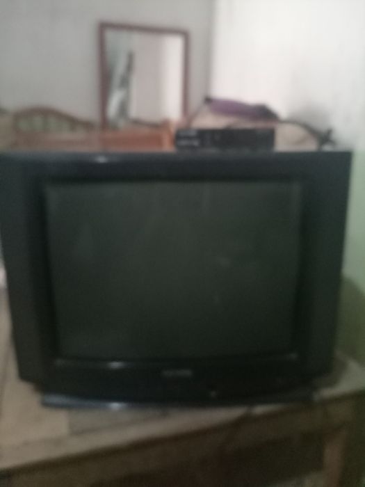 Televizor va tuner sotiladi narhi 450000 ming