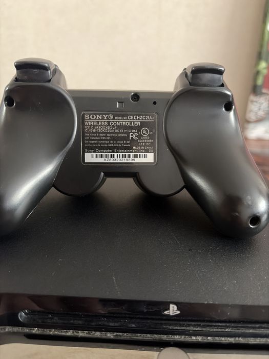 Ps3 продам в хорошем состояние 2 джостика один оригинал