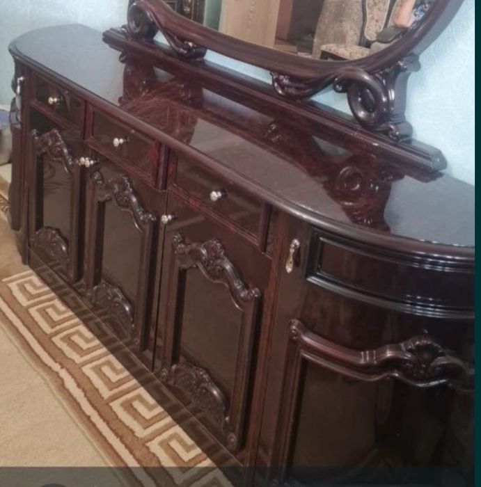 Комод шикарный срочно продам