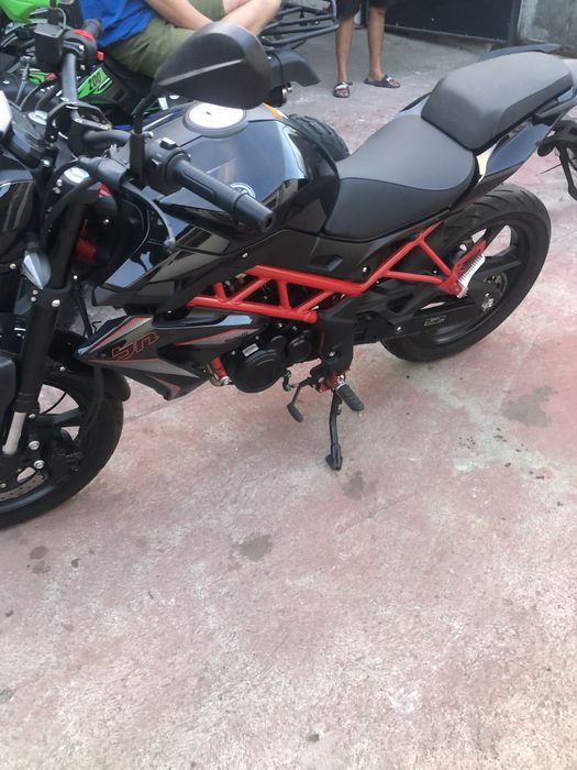 Benelli.   BN125