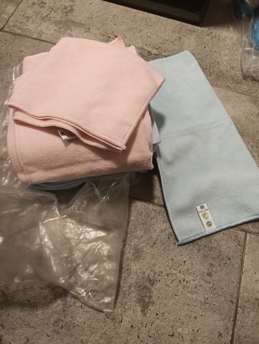 11 Lavete din microfibra 40 x 40. La 50 lei.