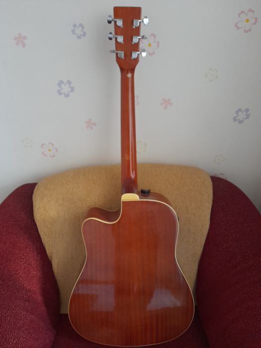 41 razmerli elektrakustik gitara. Homage