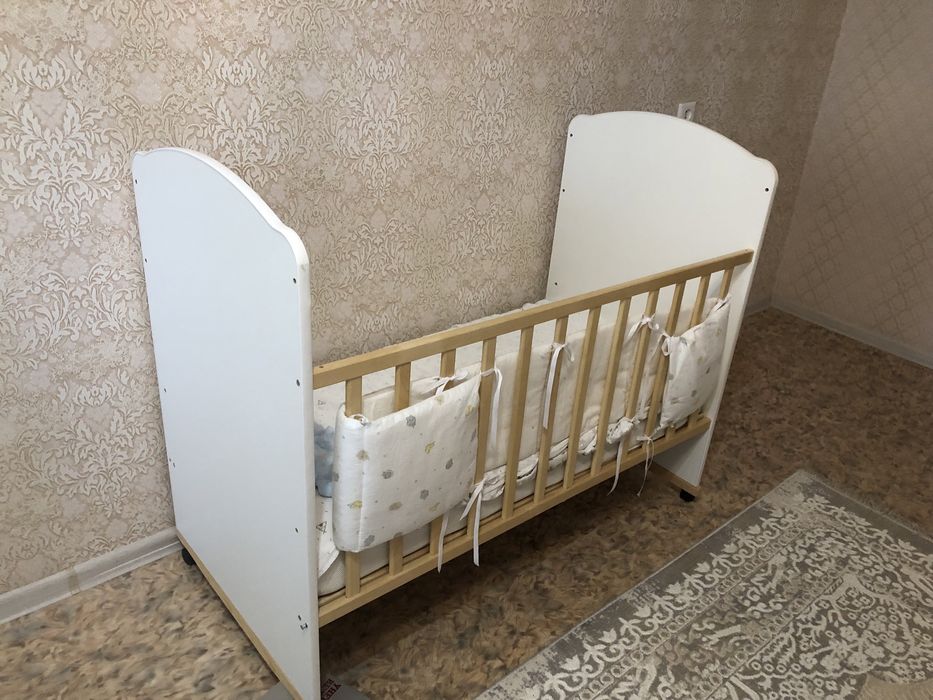 Продам манежку, детскую кровать