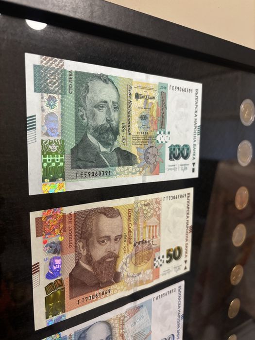 Табло с левове и монети