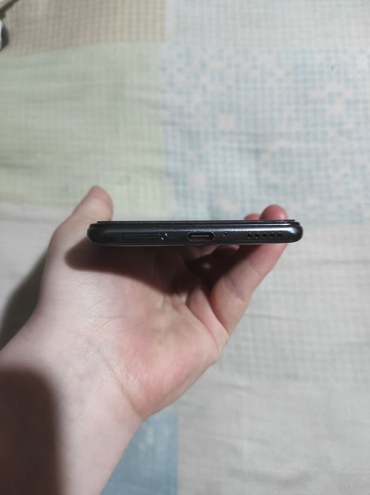 Продаю Poco f3 6/128
