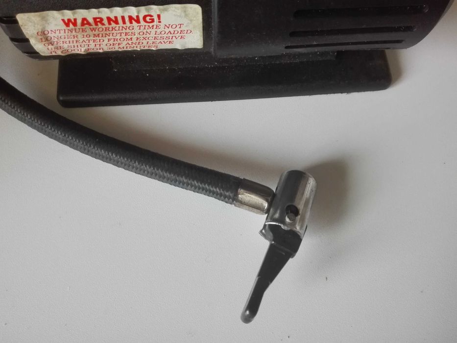 Фотоапарат Kodak Instamatic 25 Camera .и компресор за гуми.