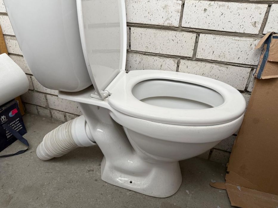 Продам унитаз и раковину