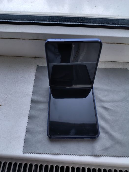 Vând Samsung Z Flip 7