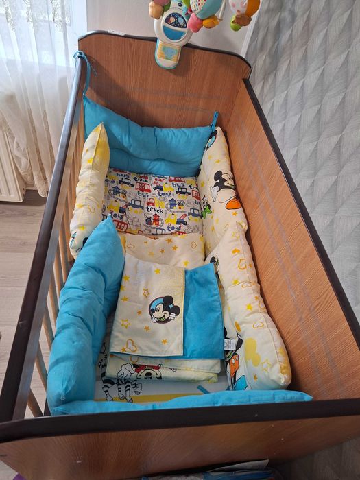 Pătuț din lemn bebeluș