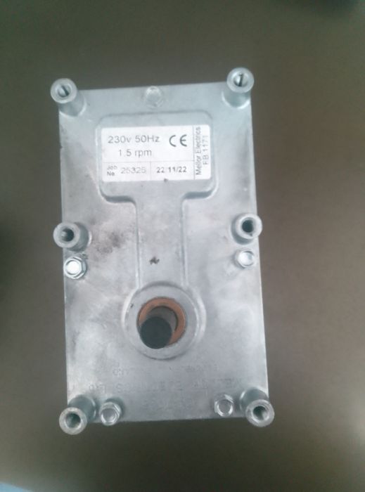 Două motoare pentru șnec,melc