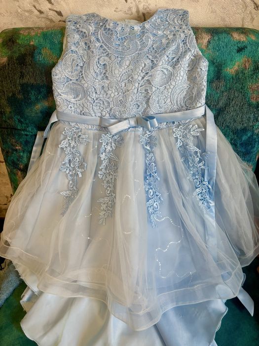 Праздничное голубое платье для девочки