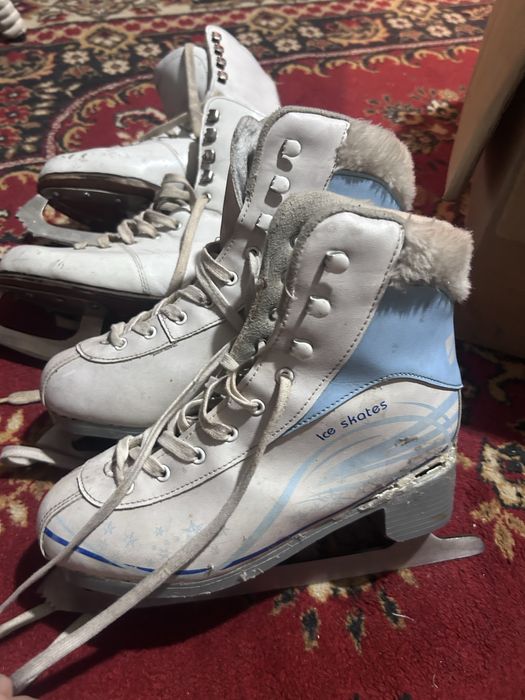 Продам два пар коньков