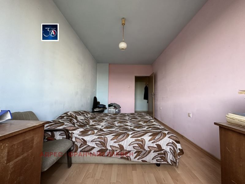 Продава се Тристаен апартамент в Плевен, Сторгозия - 96 кв.м за 1146 €/кв.м - Снимка #7
