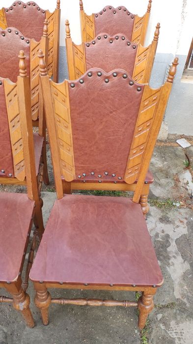 Антикварни столове.