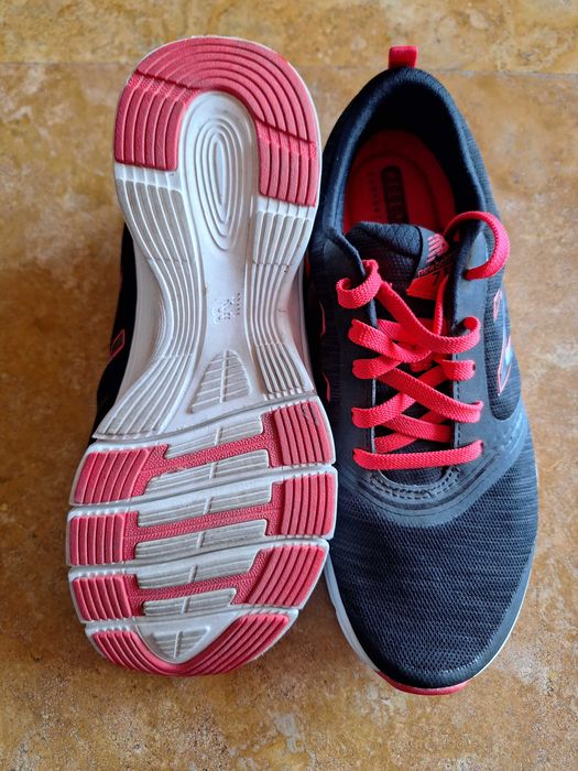 Vând adidași New Balance 38