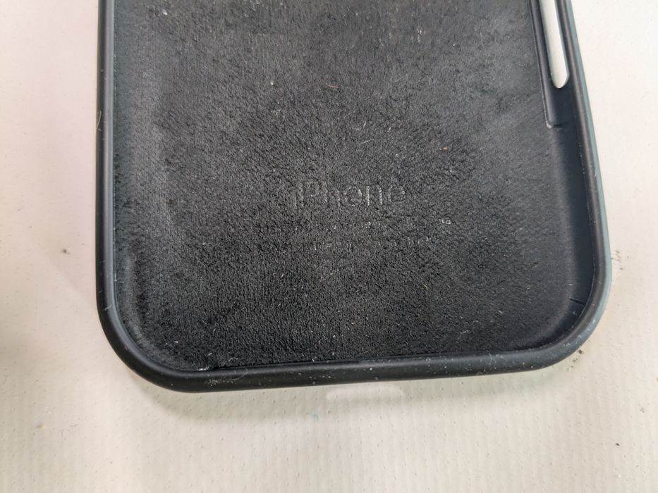 Оригинальный чехол для iPhone 16