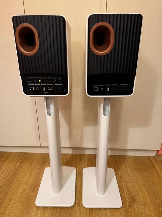 KEF LS50 Wireless II + KEF S2 Floor Stand white