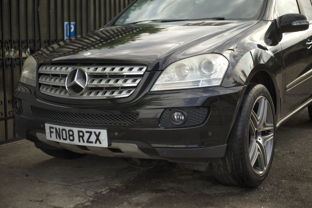 Bara fata Mercedes ML W164 grila capota aripa usa boxa nsvigatie prag