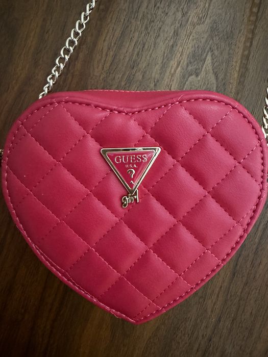 Дамска чантичка Guess