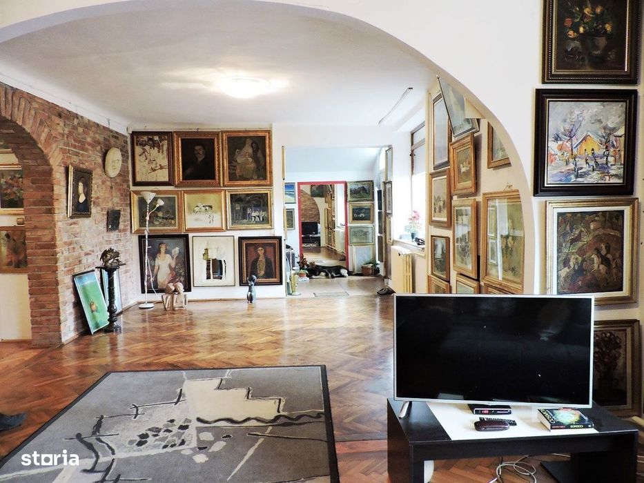 Vila impunatoare in Andrei Muresanu, D+P+M, teren 475 mp