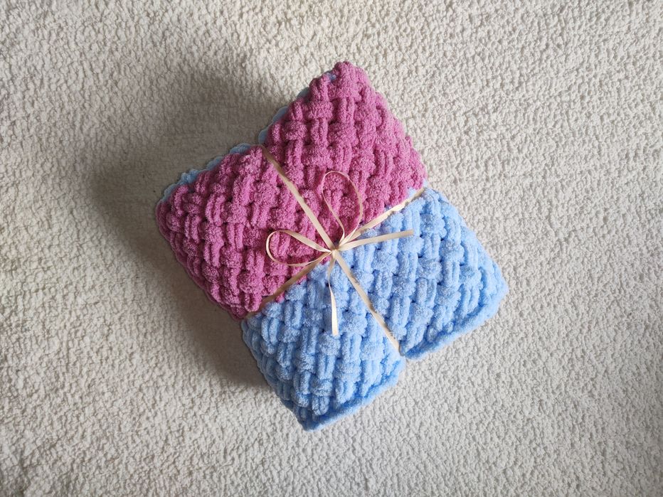 Ръчно плетени жилетки, чанти, одеяла, играчки и други