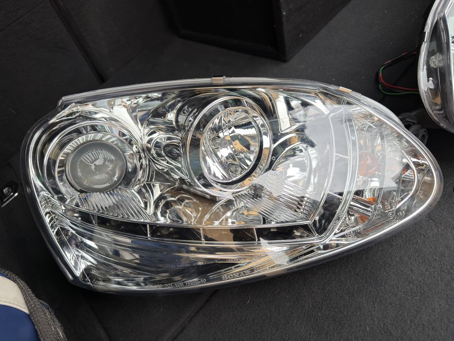 Vand faruri noi nefolosite SONAR pentru Golf 5.