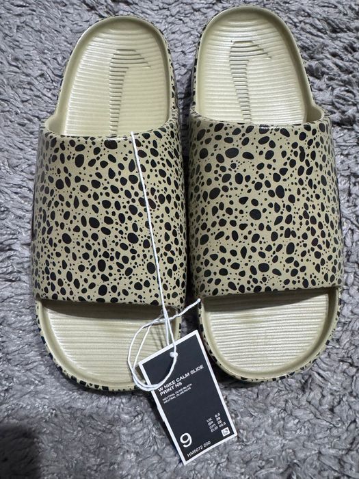 Nou cu etichetă:Șlapi Nike Calm Jordan marimea 40.5 EUR