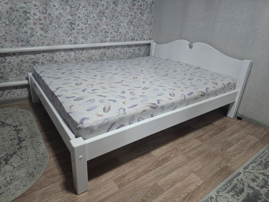 Продам кровать дерево