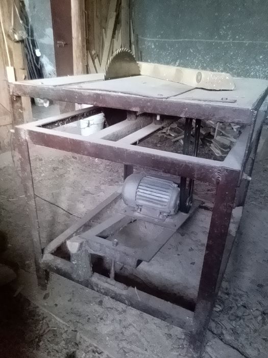 mașina tăiat material lemnos