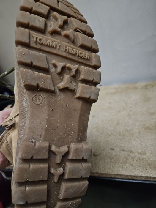 Зимни боти Tommy Hilfiger.