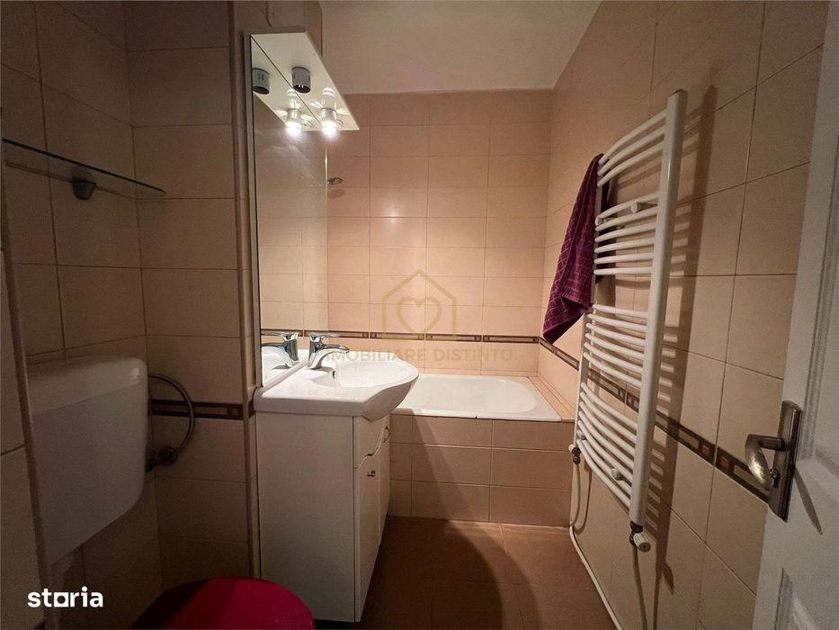 Apartament cu  4 camere si garaj zona centrala
