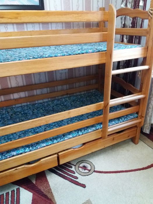 Двухъярусная кровать деревянная