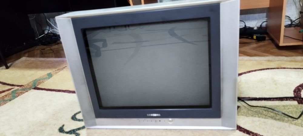 Телевизор samsung