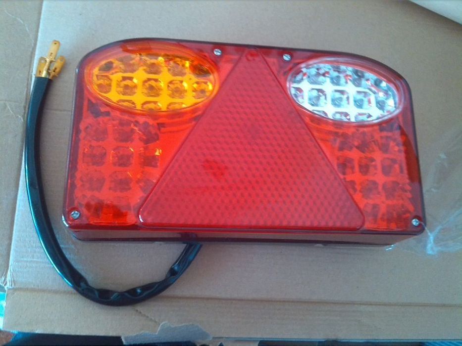 lampa stop led cu triunighi,remorci,platforme,rulote