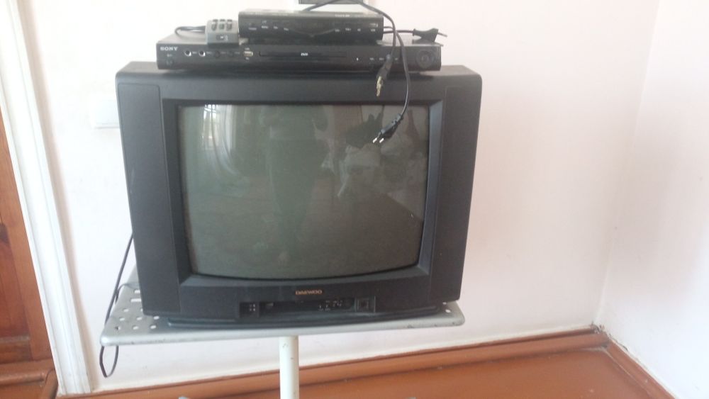 Televizor sotiladi 2 ta daewoo bilan Lg