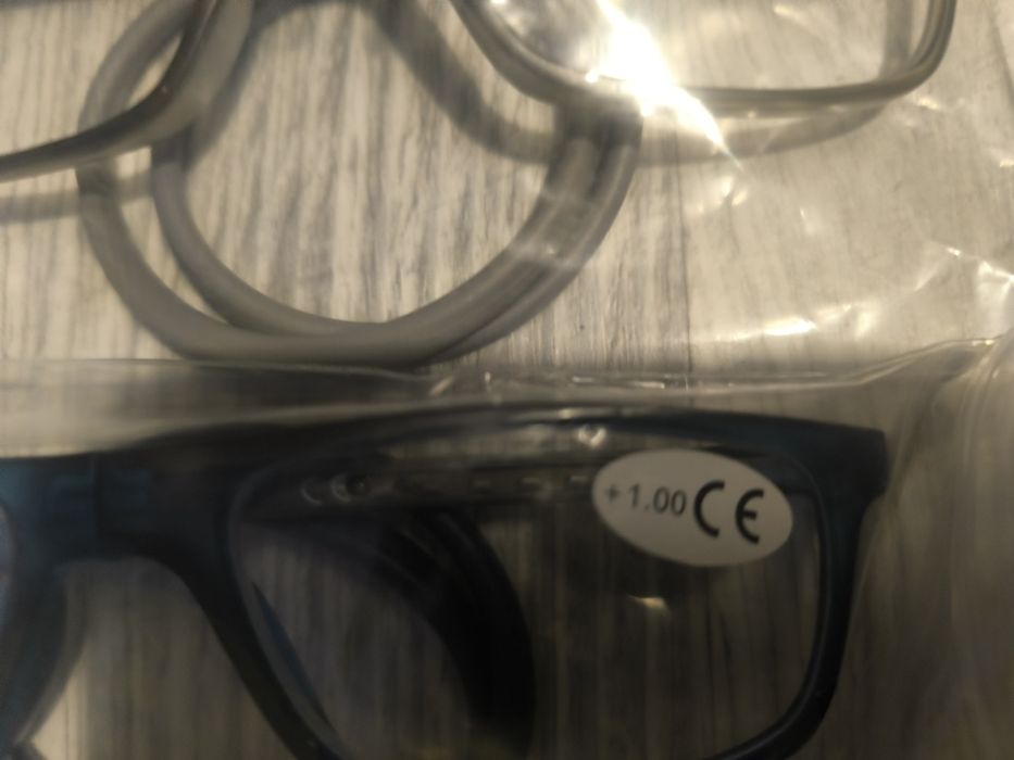 Vînd ochelari cu magneți de citit +1