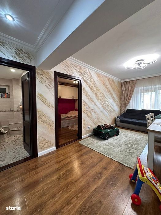 De vanzare apartament 3 camere și balcon, zona ultracentrala, renovat